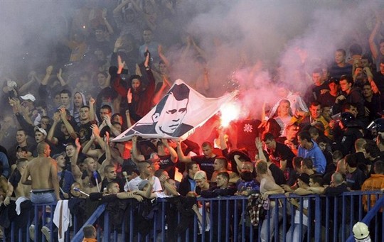 Hajduk Split v Dinamo Zagreb: Flares, fires, faith & football at Croatia's  'Eternal derby' - BBC Sport
